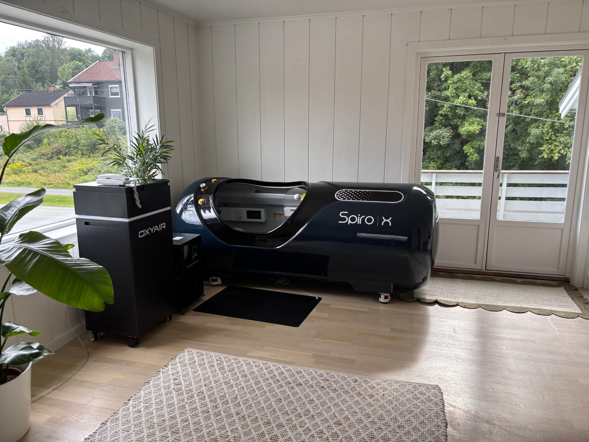 Behandlingsrommet hos Optima Helseklinikk med Spiro X-kammeret og oksygenkonsentrator